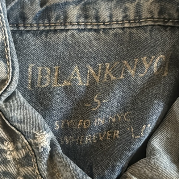 Blank NYC Woman’s Blue Denim Button Down Size Small - Picture 5 of 6